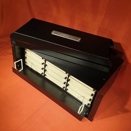 Bandejas deslizable ences etsi/19" 4ur, acero, 485x164x295, con correderas, ral 7032, para 12 módulos lgx / ences sliding patch pannel, 19" 4ru, ready for 12 lgx® pannel.